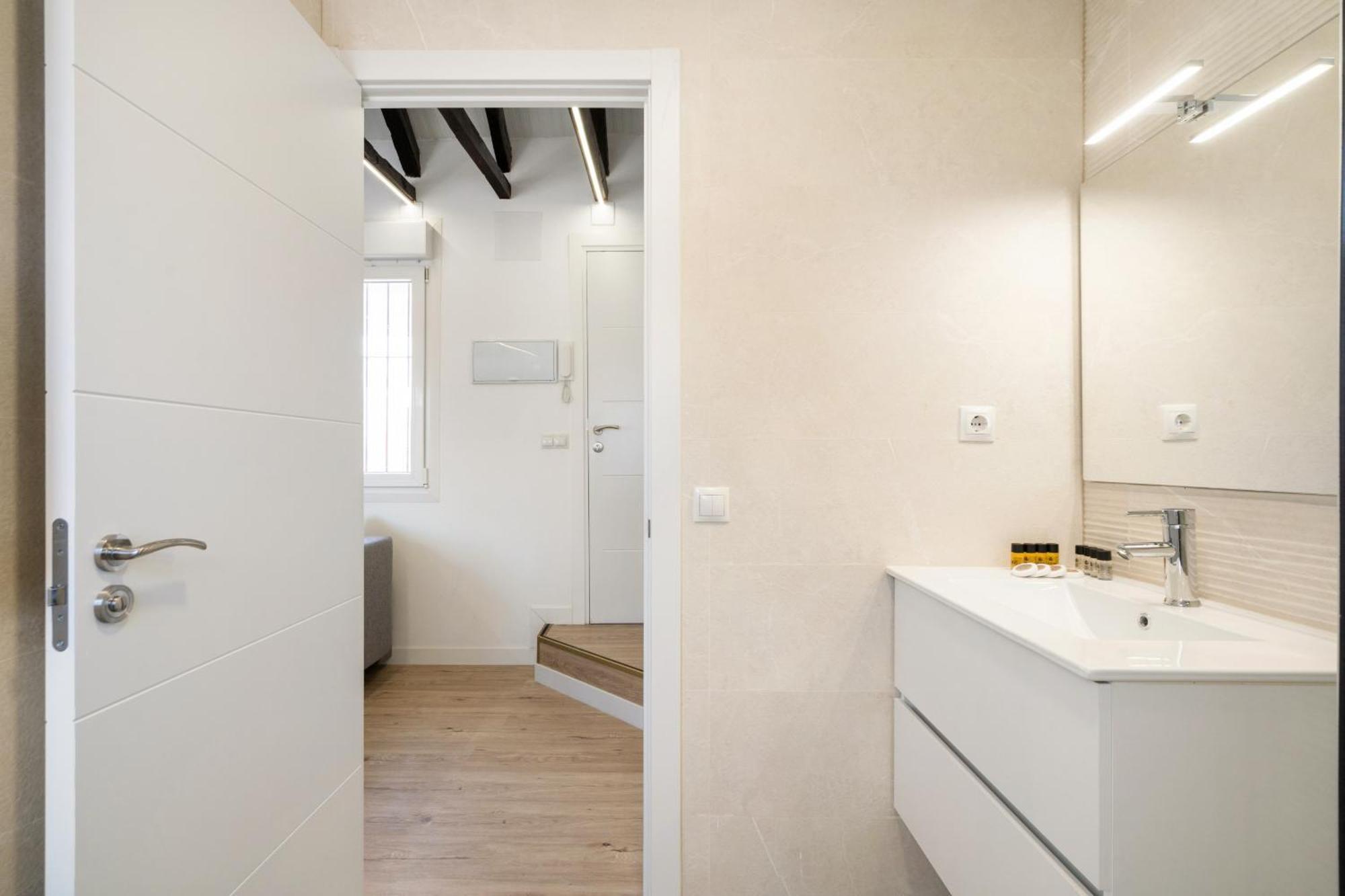 Apartamentos En La Avda De La Albufera Alquiler Temporal Madrid Eksteriør billede