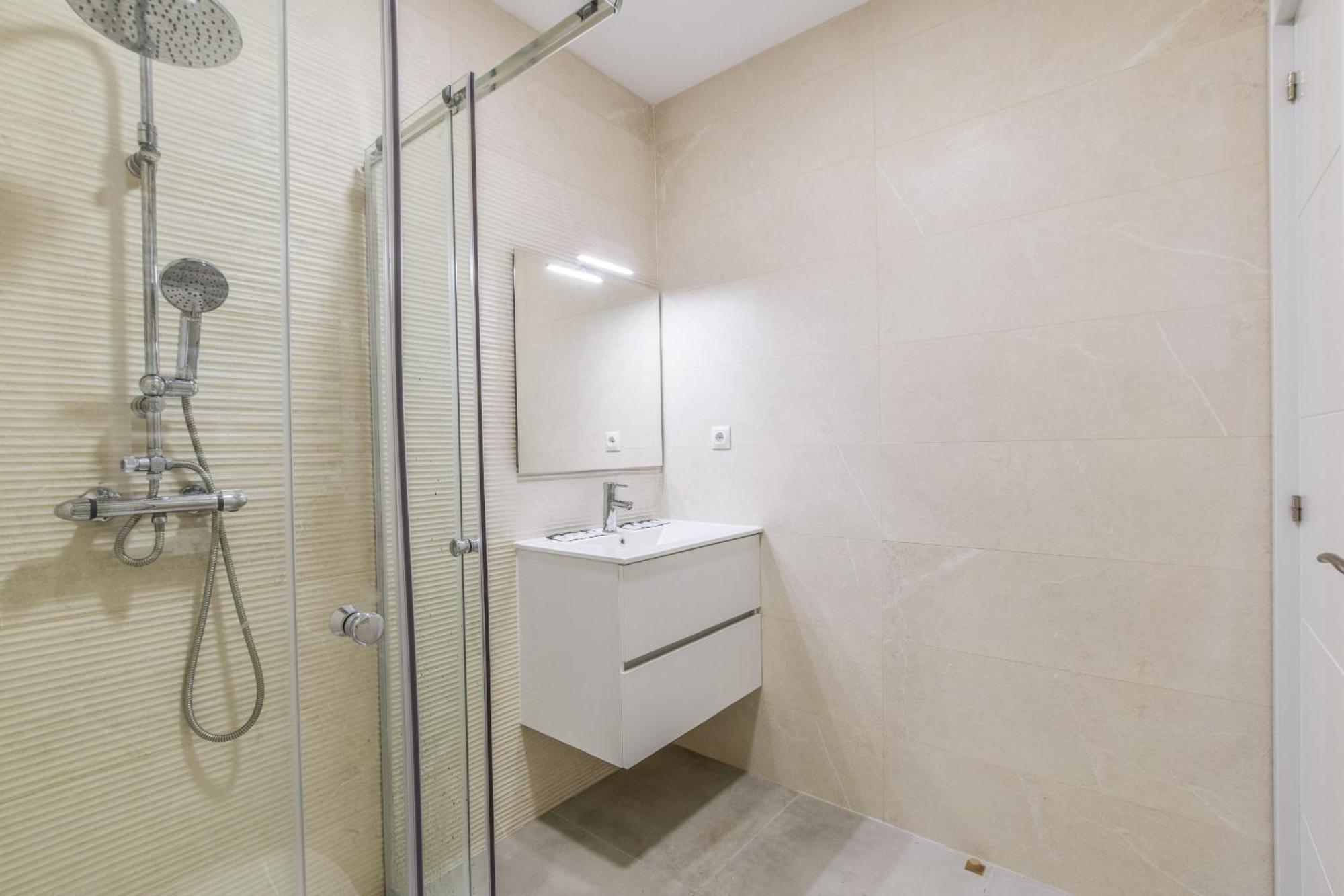 Apartamentos En La Avda De La Albufera Alquiler Temporal Madrid Eksteriør billede