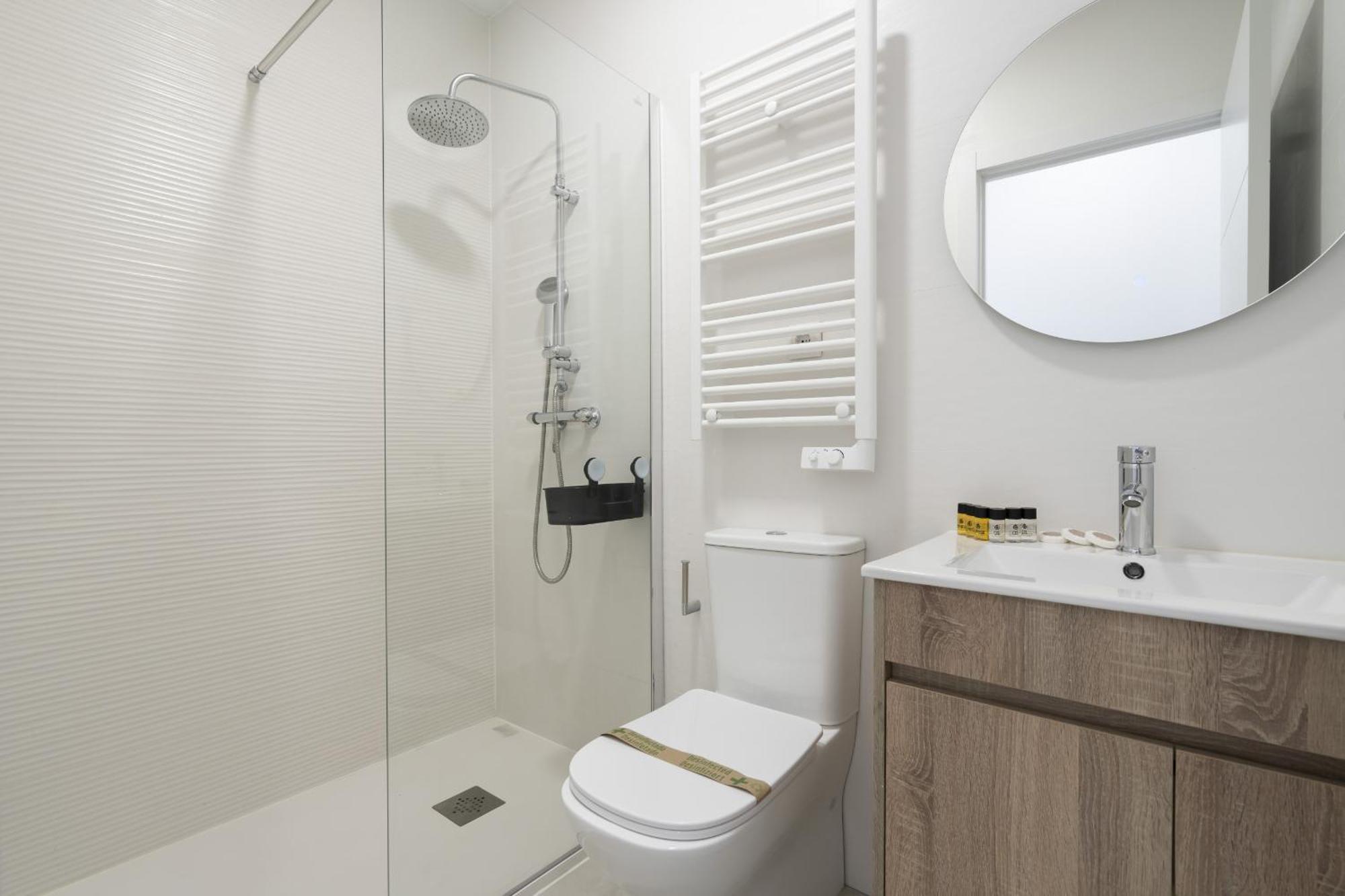 Apartamentos En La Avda De La Albufera Alquiler Temporal Madrid Eksteriør billede