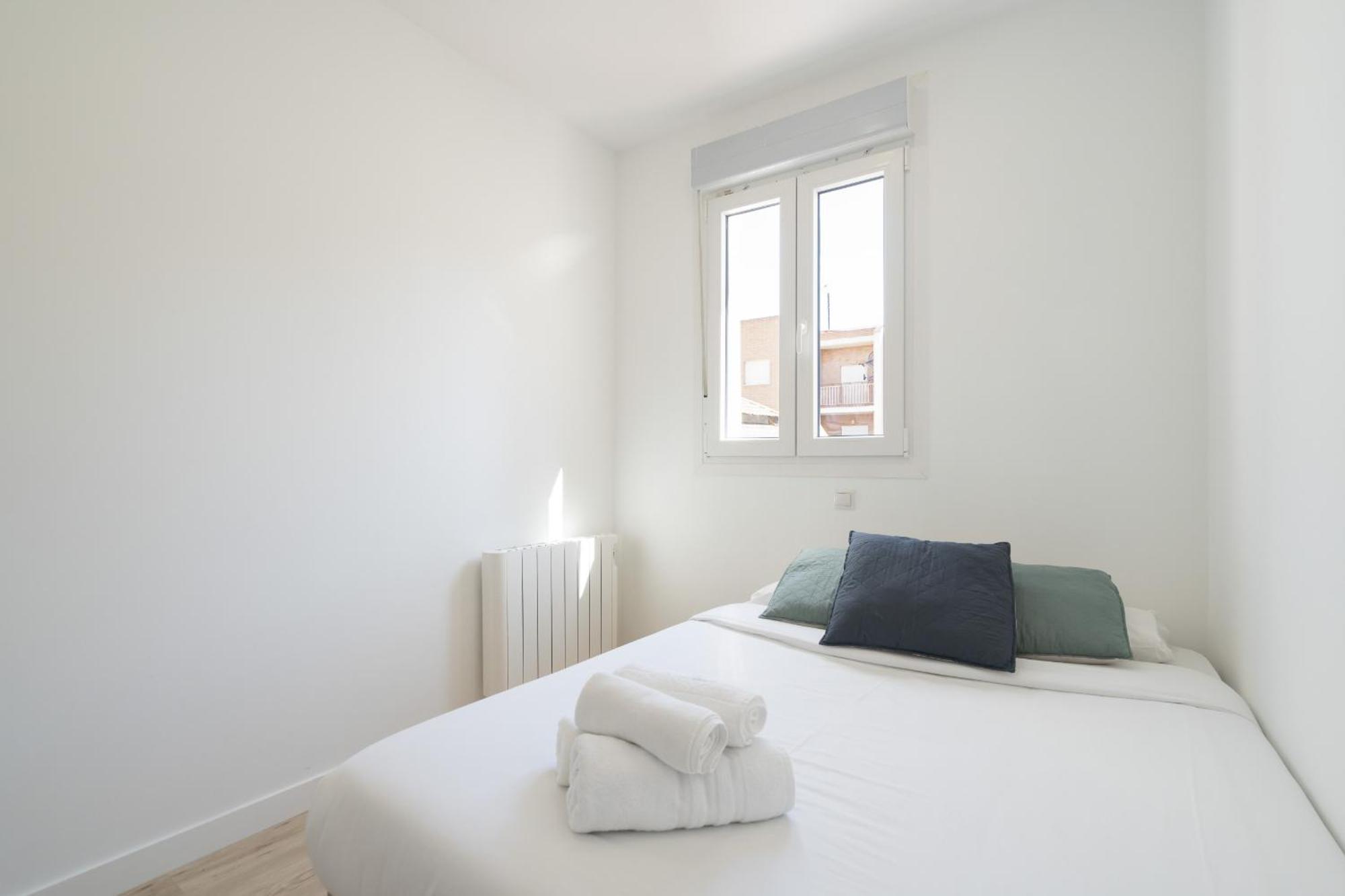 Apartamentos En La Avda De La Albufera Alquiler Temporal Madrid Eksteriør billede