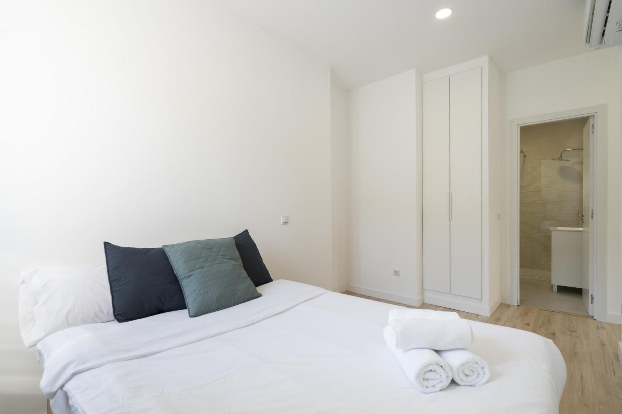 Apartamentos En La Avda De La Albufera Alquiler Temporal Madrid Eksteriør billede