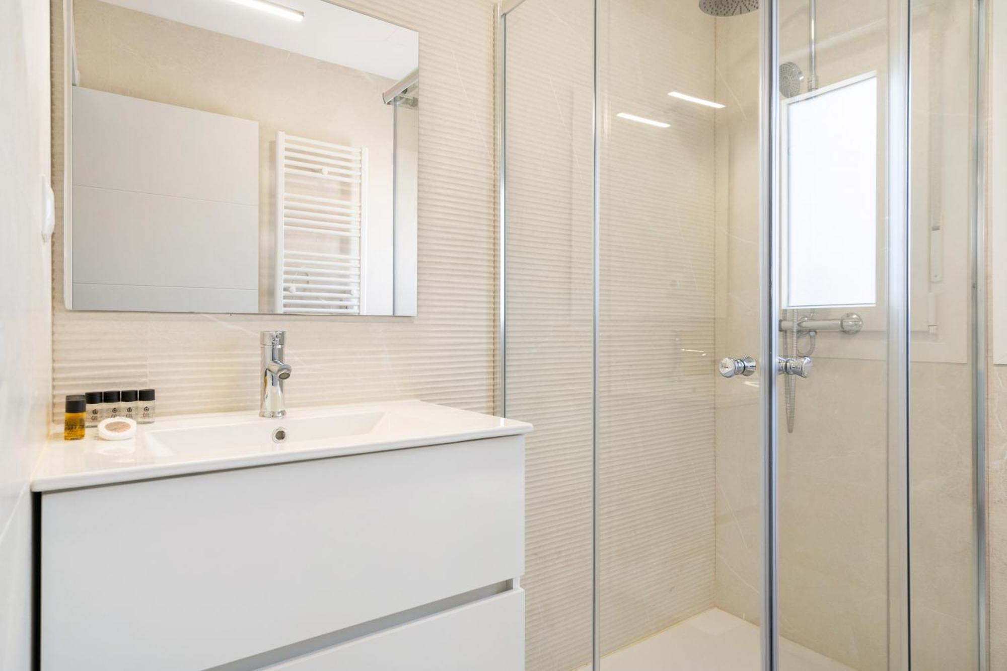 Apartamentos En La Avda De La Albufera Alquiler Temporal Madrid Eksteriør billede